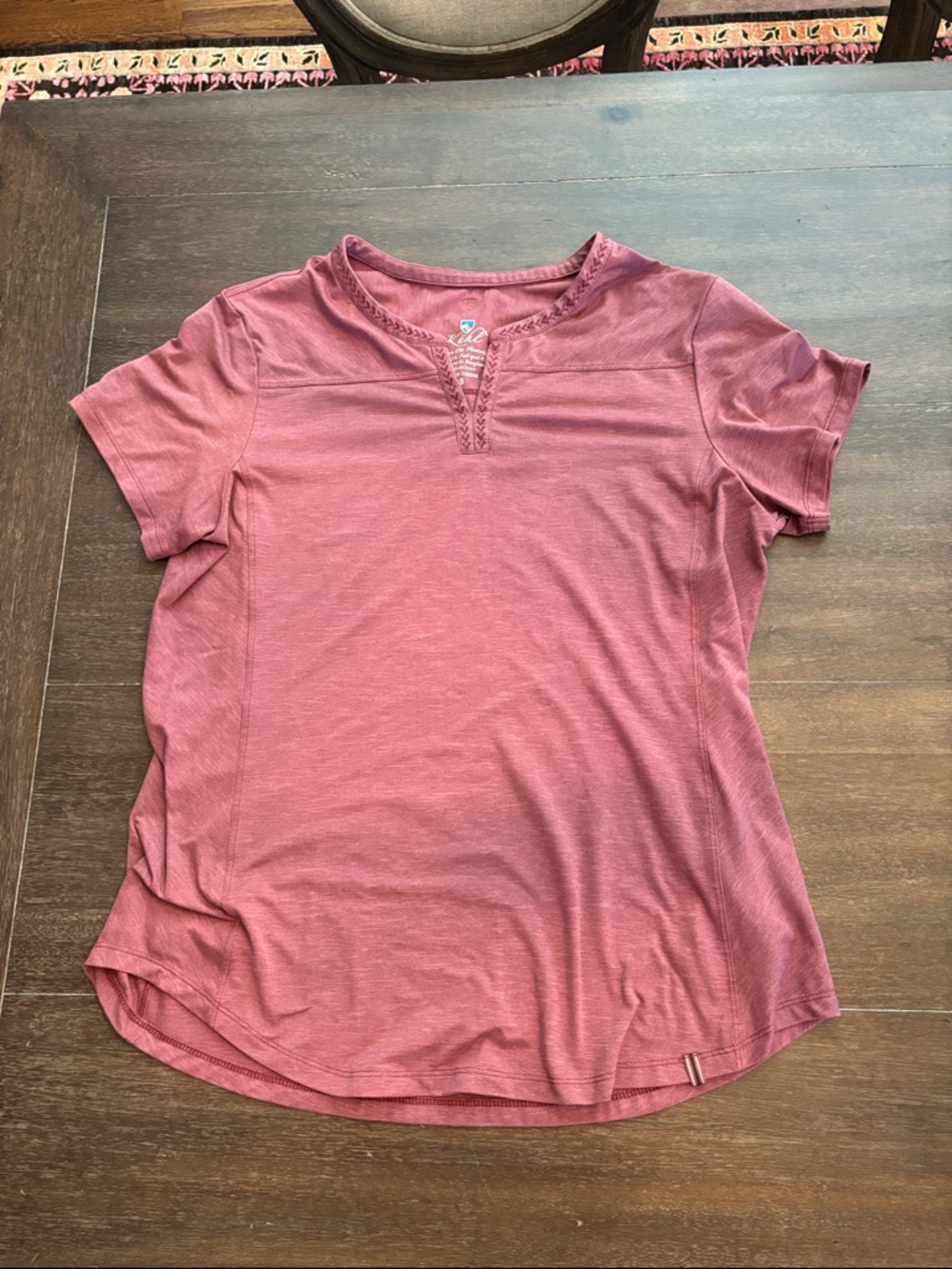 Kuhl Women’s Short Sleeve V-Neck Top in Dusty Rose size small